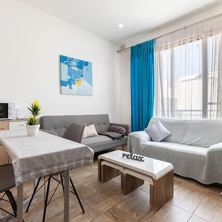 Apartment W6- 1 Double Bedroom Modern Apt-Close To The Sea