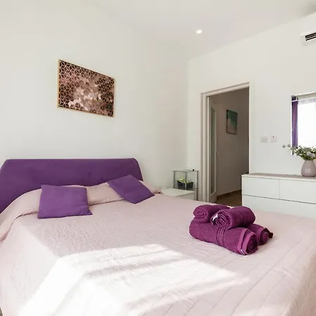 Apartment W6- 1 Double Bedroom Modern Apt-Close To The Sea St. Paul's Bay