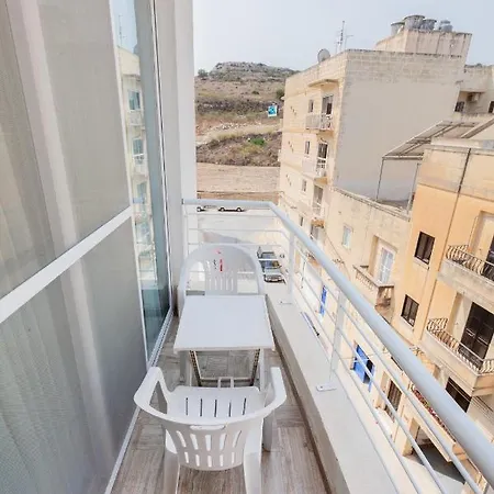 Apartment W6- 1 Double Bedroom Modern Apt-Close To The Sea