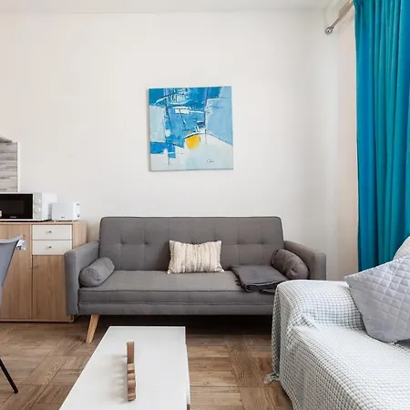 Apartment W6- 1 Double Bedroom Modern Apt-Close To The Sea *