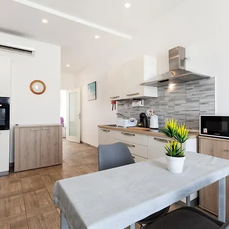 Apartment W6- 1 Double Bedroom Modern Apt-Close To The Sea St. Paul's Bay