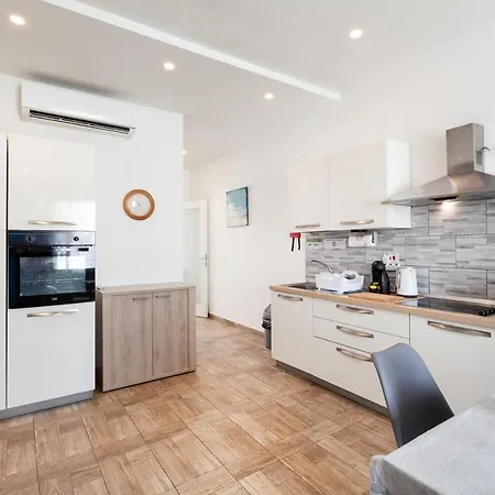 W6- 1 Double Bedroom Modern Apt-Close To The Sea St. Paul's Bay