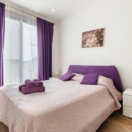 W6- 1 Double Bedroom Modern Apt-Close To The Sea *