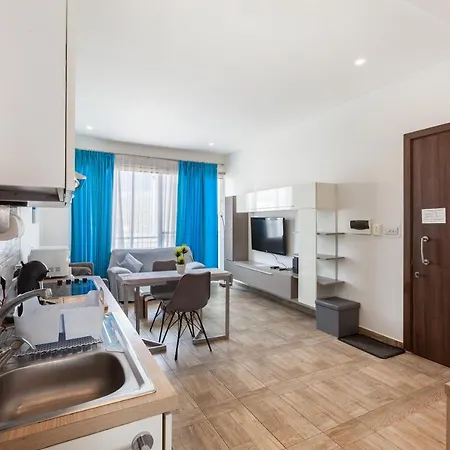 W6- 1 Double Bedroom Modern Apt-Close To The Sea Apartment *